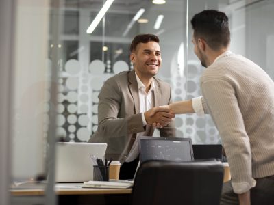 laboratorio-de-computacion-moderno-y-equipado